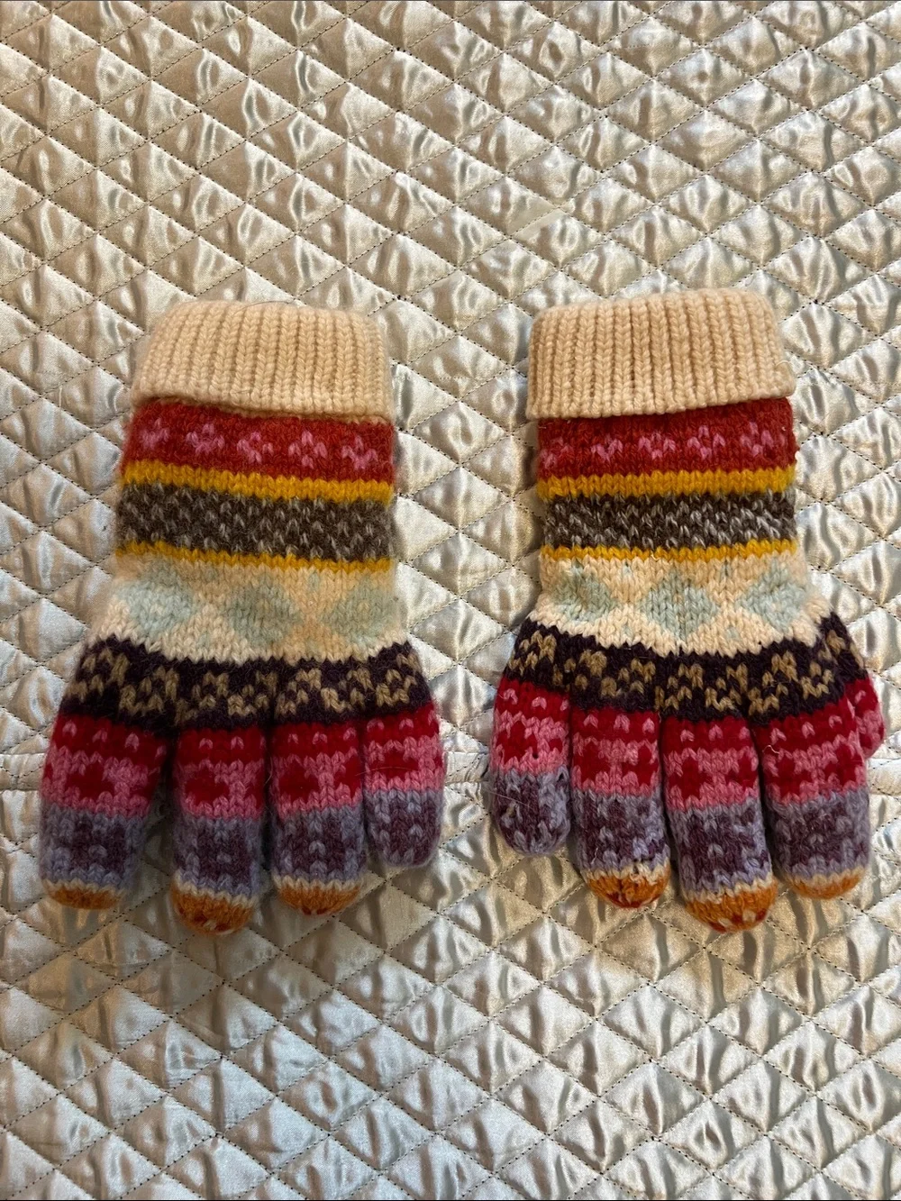 Women’s Multicolor Fair Isle Knit Gap Gloves with Beige Cuff